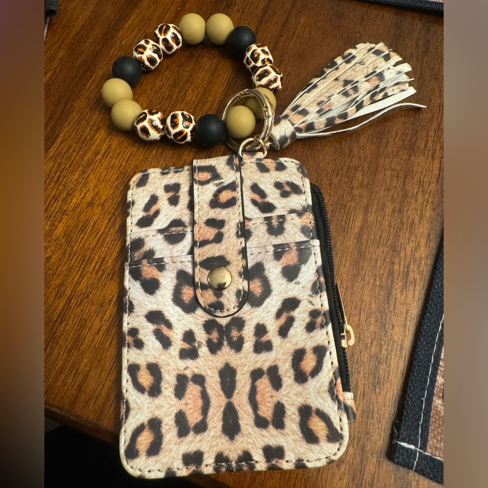 🌹 Chunky Bead Bracelet Keychain Card Wallet Leopard Print